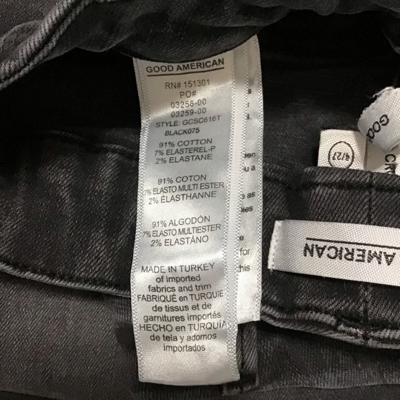 Good American Good Curve Crop Jeans in Black 075. - Picture 11 of 12